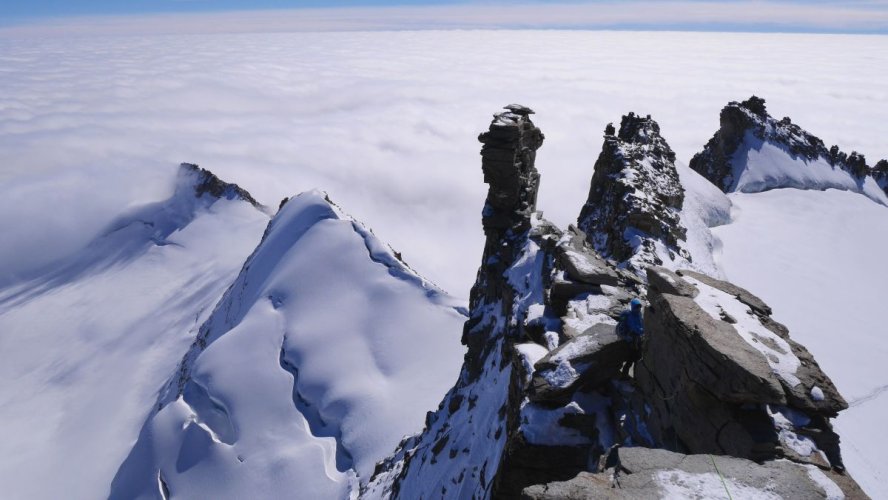 Mer de nuages au Grand-Paradis fin septembre