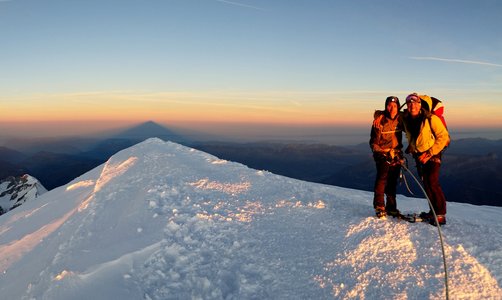 Sommet du Mont-Blanc et son ombre portée