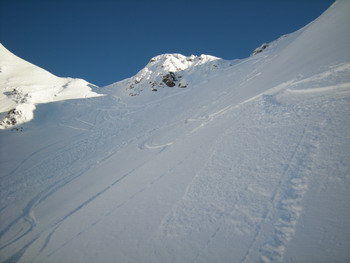 Plaque friable dans le haut de la combe de Vogealle, à l'aiguillette des Houches