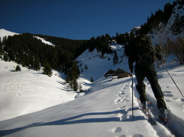 Bénédicte au pied du Pic de la Corne dans le Chablais