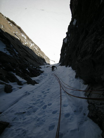 Dans le haut du couloir goulotte de la face est de la pointe lachenal