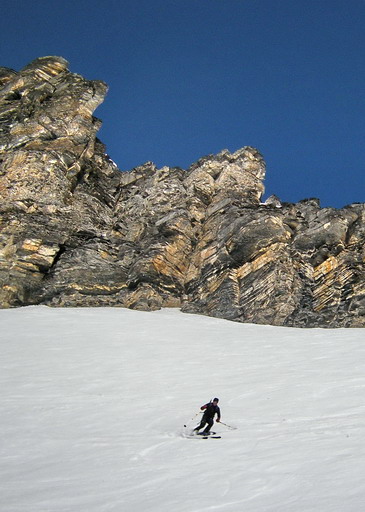 Magnifique descente du Rinderhorn, le sommet de la combe raide sous Rindersattel