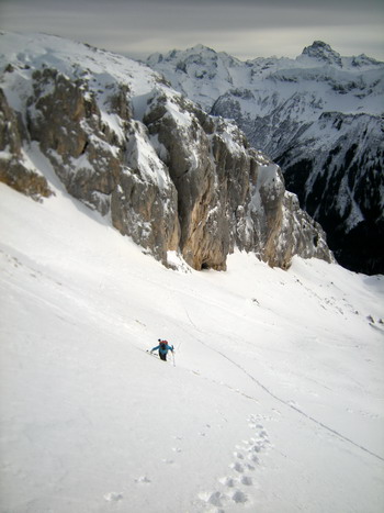 Arrivée à pied au col de Montarquis, avec la vue sur les Aravis