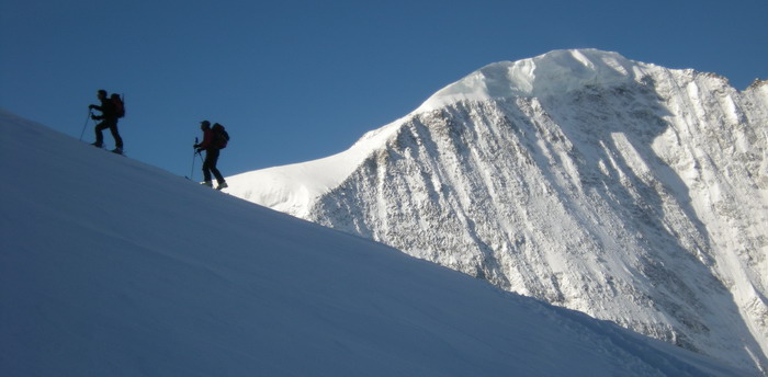 Montée au Pigne d'Arolla pendant Chamonix-Zermatt