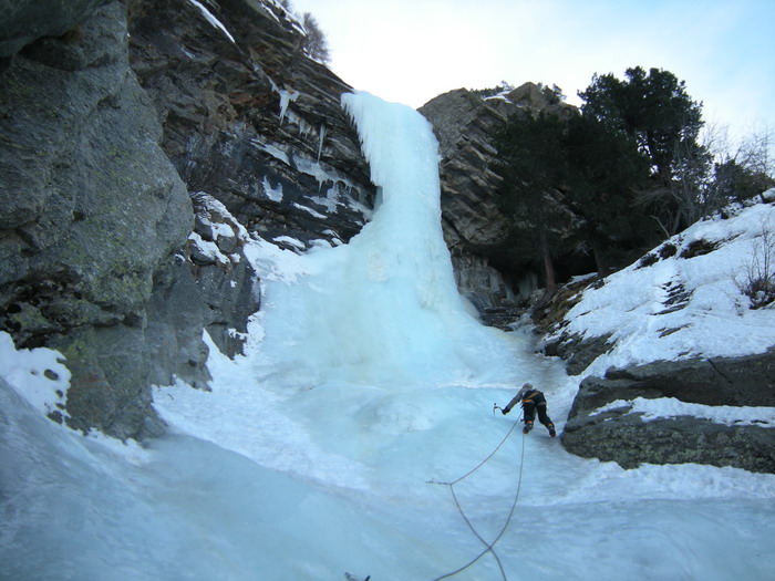 Dans la 2ème longueur de la cascade E tutto Relativo à Cogne