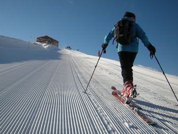 Ski de randonnée sur les pistes fraichement damées de Saint-Gervais Mont-Joux