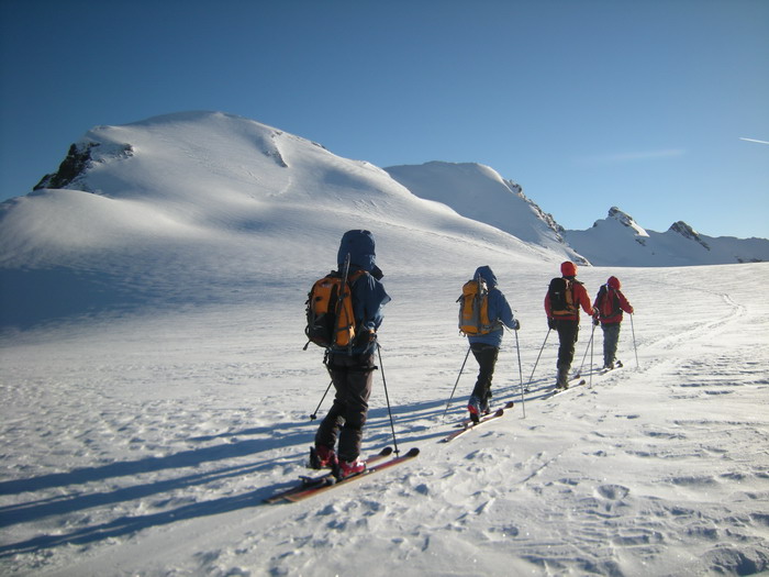 La montée au Breithorn à skis depuis le refuge des Guides du Cervin