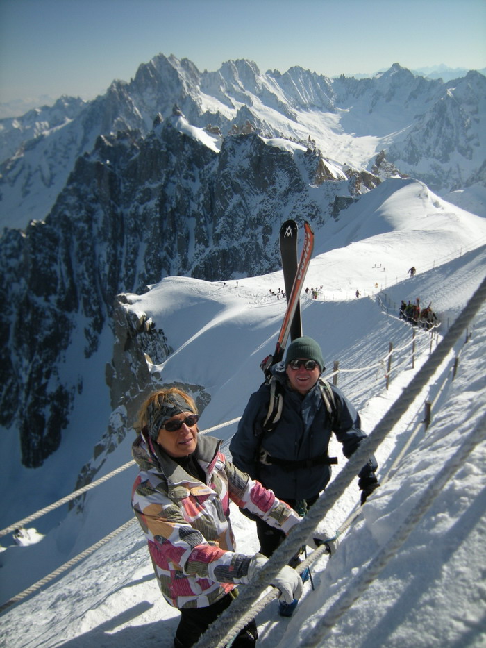 sur l'arête de l'aiguille du Midi avant la descente de la Vallée Blanche