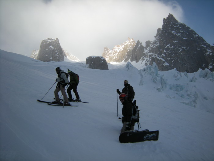 Belle ambiance dans les aiguilles de Chamonix, le long du Rognon