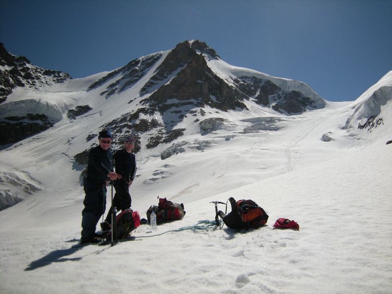 Descente du Grand Paradis par le glacier de Laveciau, au pied de la face Nord