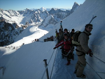 Descente du Z qui évite l'arête de l'aiguille du Midi pour la Vallée Blanche