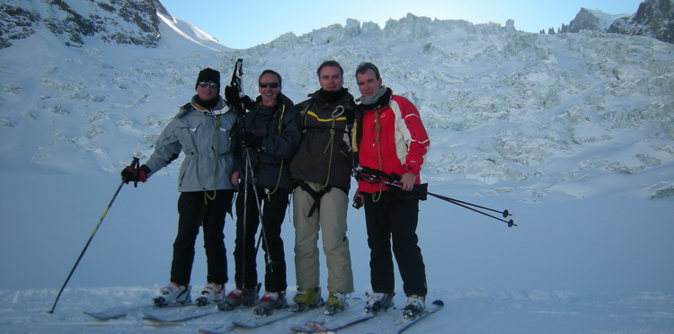 La Salle à Manger, sous les séracs du glacier du Géant