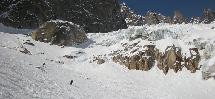 La combe secrète de la Vallée Blanche, passage moins fréquenté et plus raide derrière le Requin La combe secrète de la Vallée Blanche, passage moins fréquenté et plus raide derrière le Requin