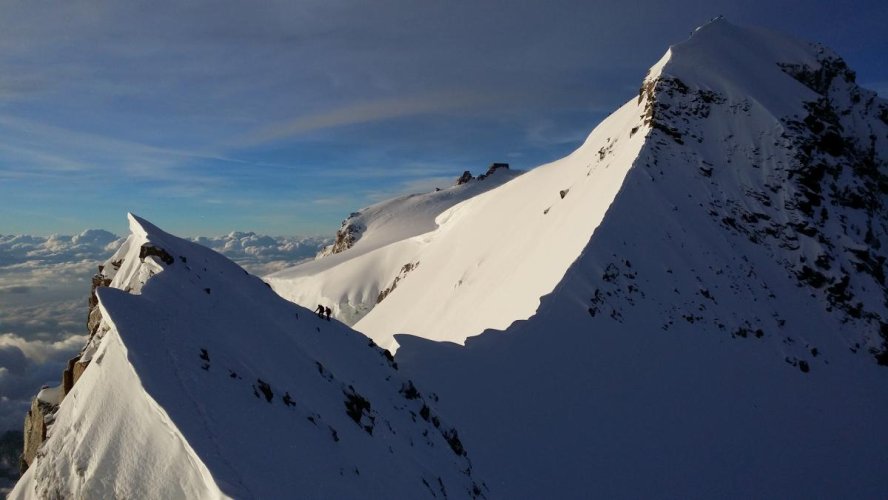 Pointe Zumstein et arête S-E de la pointe Dufour