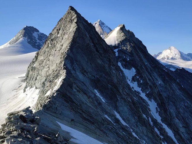 La traversée pointe de Mourti - Dent des Rosses