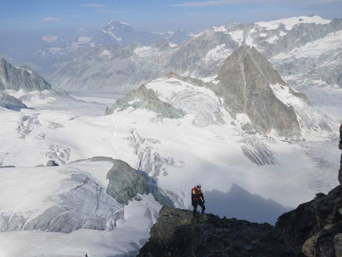 L'arête sud-ouest de l'Evêque dans le Valais