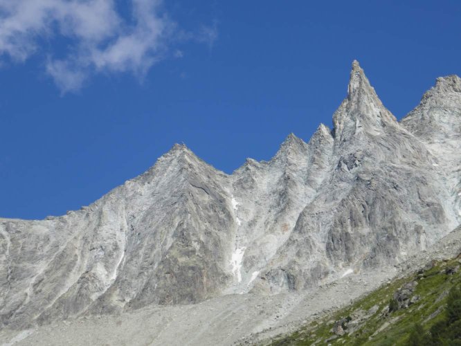 La Dent de Tsalion à gauche, la Tsa à droite