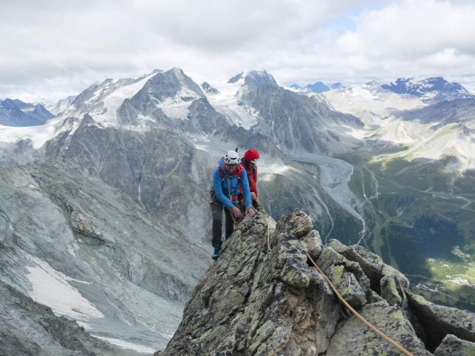 Sur l'arête Ouest de la Dent de Tsalion