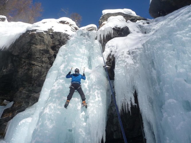 Initiation à la glace raide à Lillaz