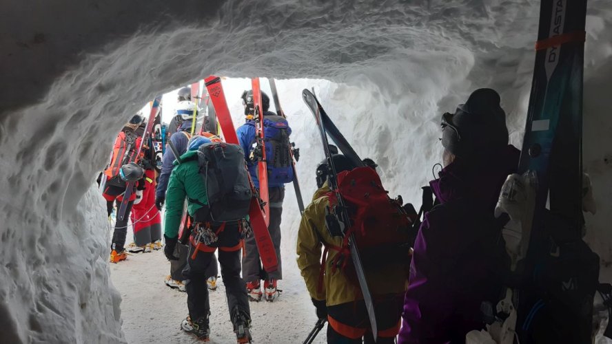 Dans le tunnel de sortie sur l'arête