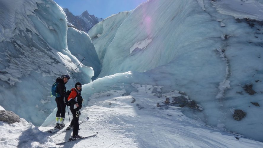 A skis dans la bédière de la Mer de Glace