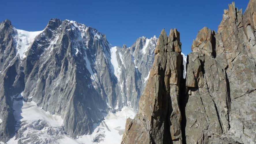 Le beau granit du bassin d'Argentière, face aux Droites