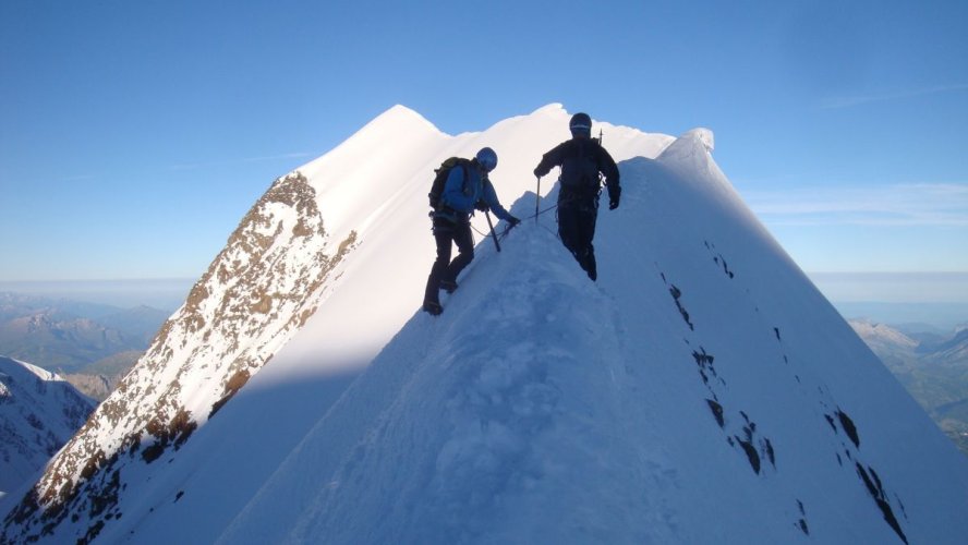 La très fine arête entre Bionnassay et Mont-Blanc