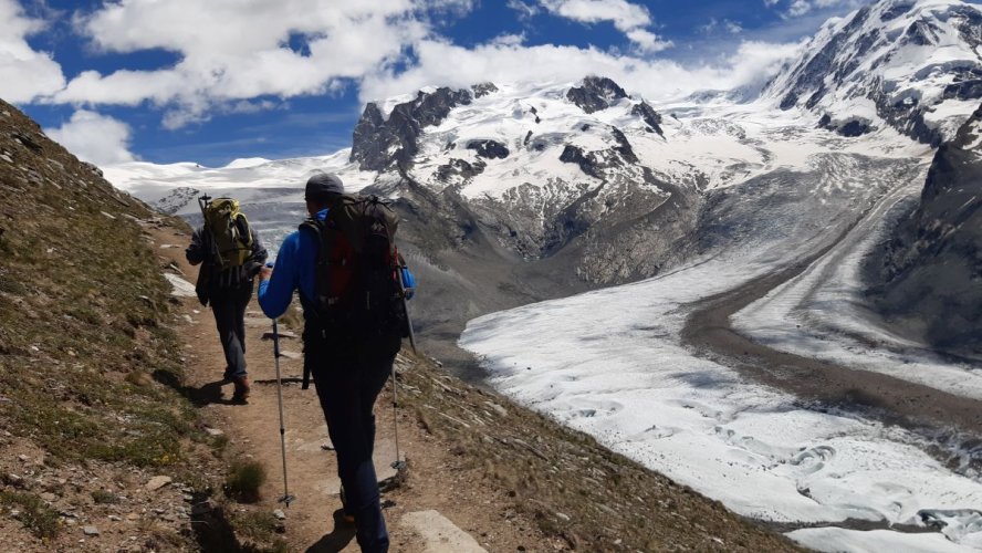 Le superbe chemin d'accès à la cabane du Mont-Rose