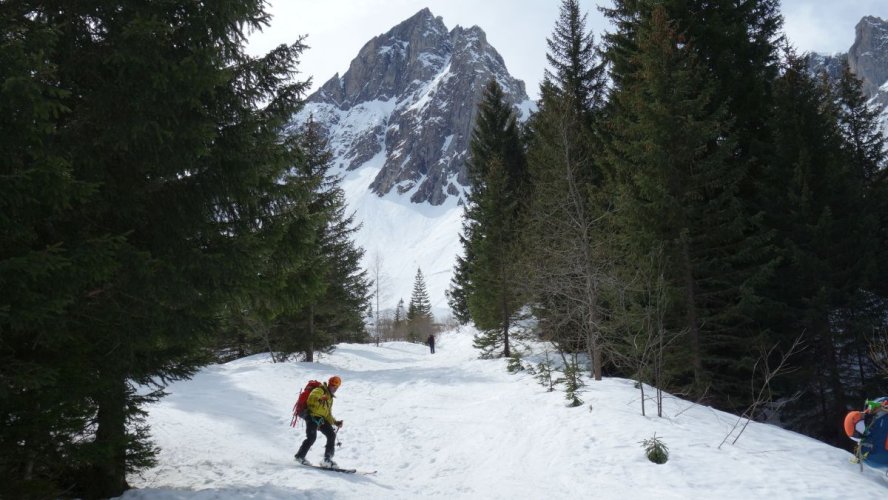 Descente du col de la Cicle avant de rejoindre le refuge de Tré-la-Tête