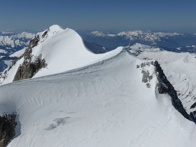 La belle arête des Dômes de Miage depuis le point culminant