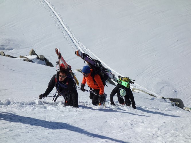 Accès raide à l'arête du Blanc de Moming