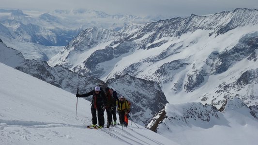 Ski de randonnée avec un guide, de l'initiation aux raids