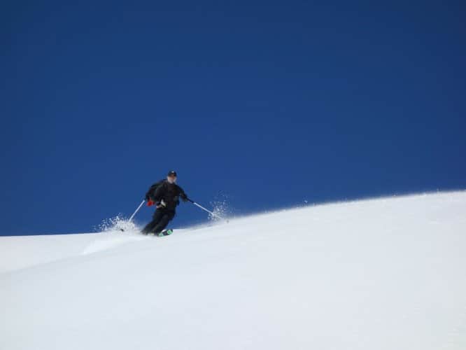 Ski de randonnée avec un guide, de l'initiation aux raids