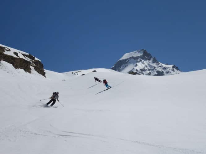 Ski de randonnée avec un guide, de l'initiation aux raids