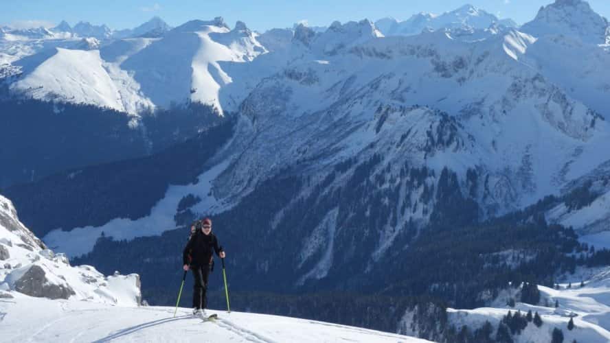 Ski de randonnée avec un guide, de l'initiation aux raids