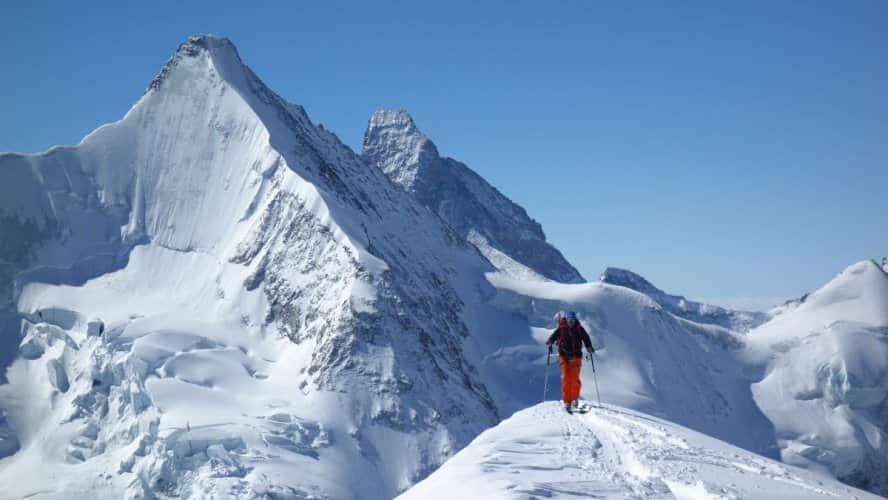 Ski de randonnée avec un guide, de l'initiation aux raids