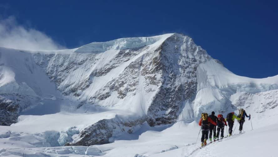 Ski de randonnée avec un guide, de l'initiation aux raids