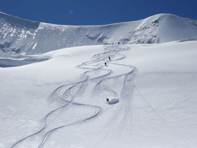 Ski de randonnée avec un guide, de l'initiation aux raids