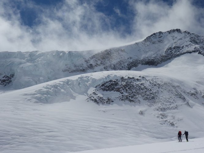 Ski de randonnée avec un guide, de l'initiation aux raids