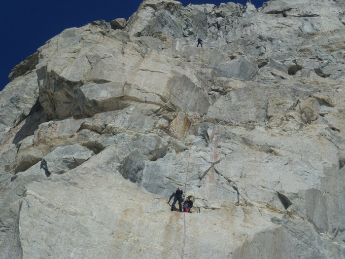 Descente en rappel dans la face sud de la Dent du Géant