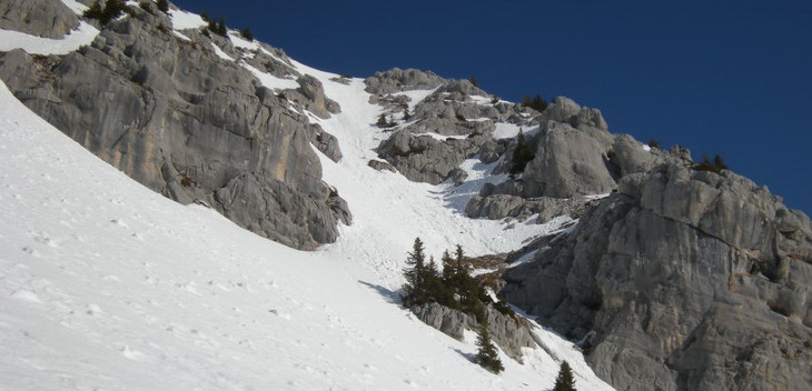 Le couloir final de la face sud-est des frémieux au Bargy, environ 100 m à 40/45°