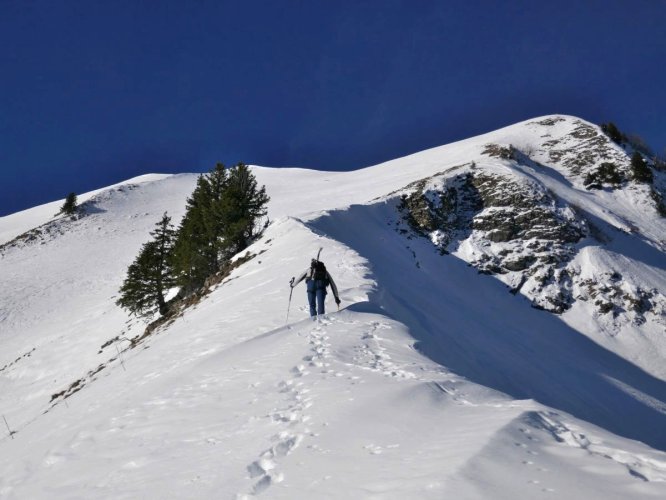 Sur l'arête en vue du sommet