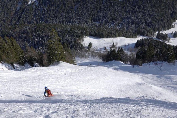 Les pentes inférieures faciles dominant Sommier d'Aval