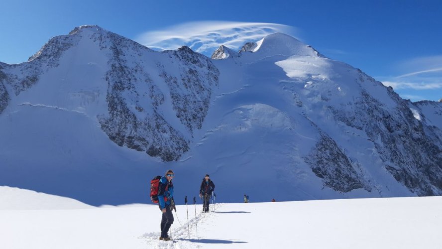 Magnifique ascension des Dômes de Miage en juin avec un enneigement conséquent