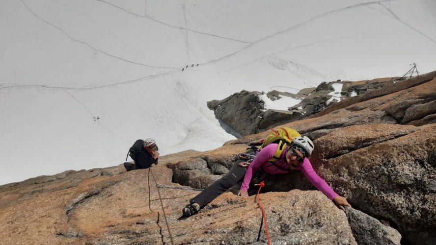 Escalade en granit au coeur du massif du Mont-Blanc fin juillet