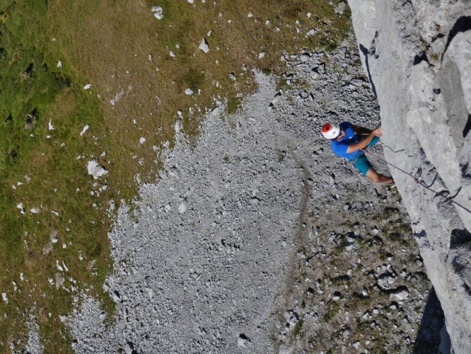 Une voie difficile sur le rocher pur des Aravis, Hamlet à la Mamule